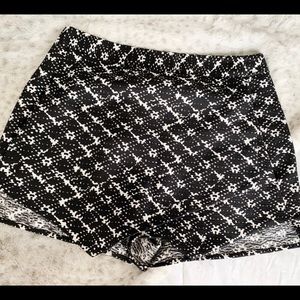 New Black and white geometric print skort.